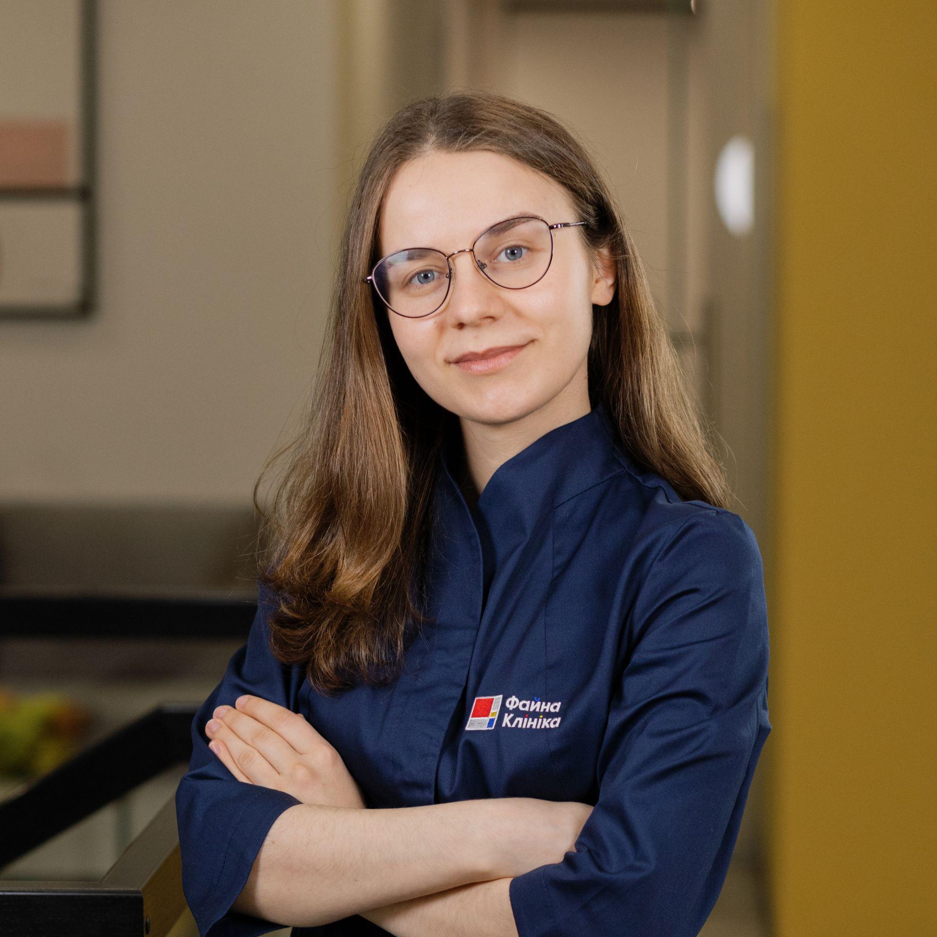 Сімейний лікар Пазюк Мар'яна Василівна у холі Файної Клініки