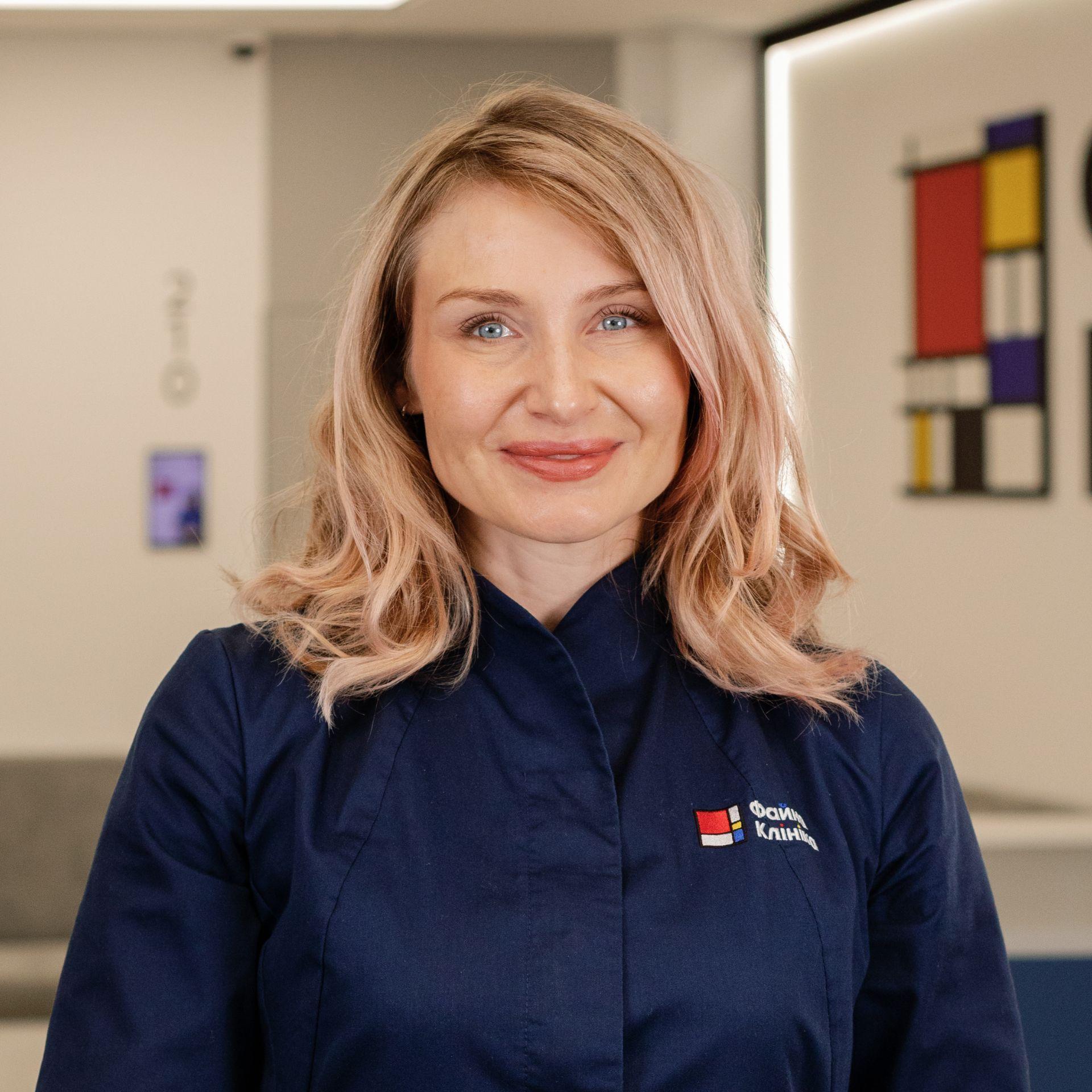 Педіатр Чебанова Ірина Миколаївна у холі Файної Клініки