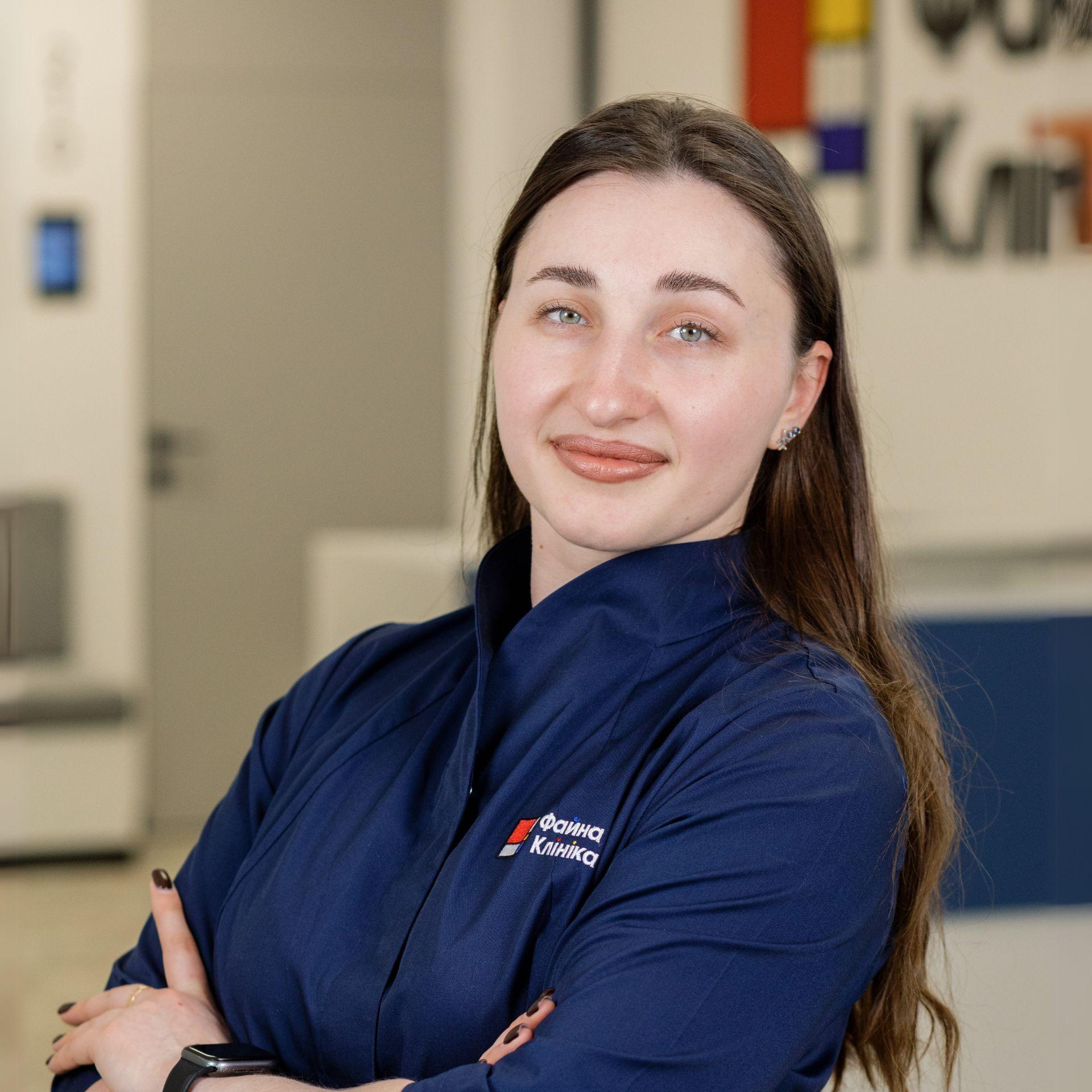 Педіатр Басанець Анастасія Ігорівна у холі Файної Клініки