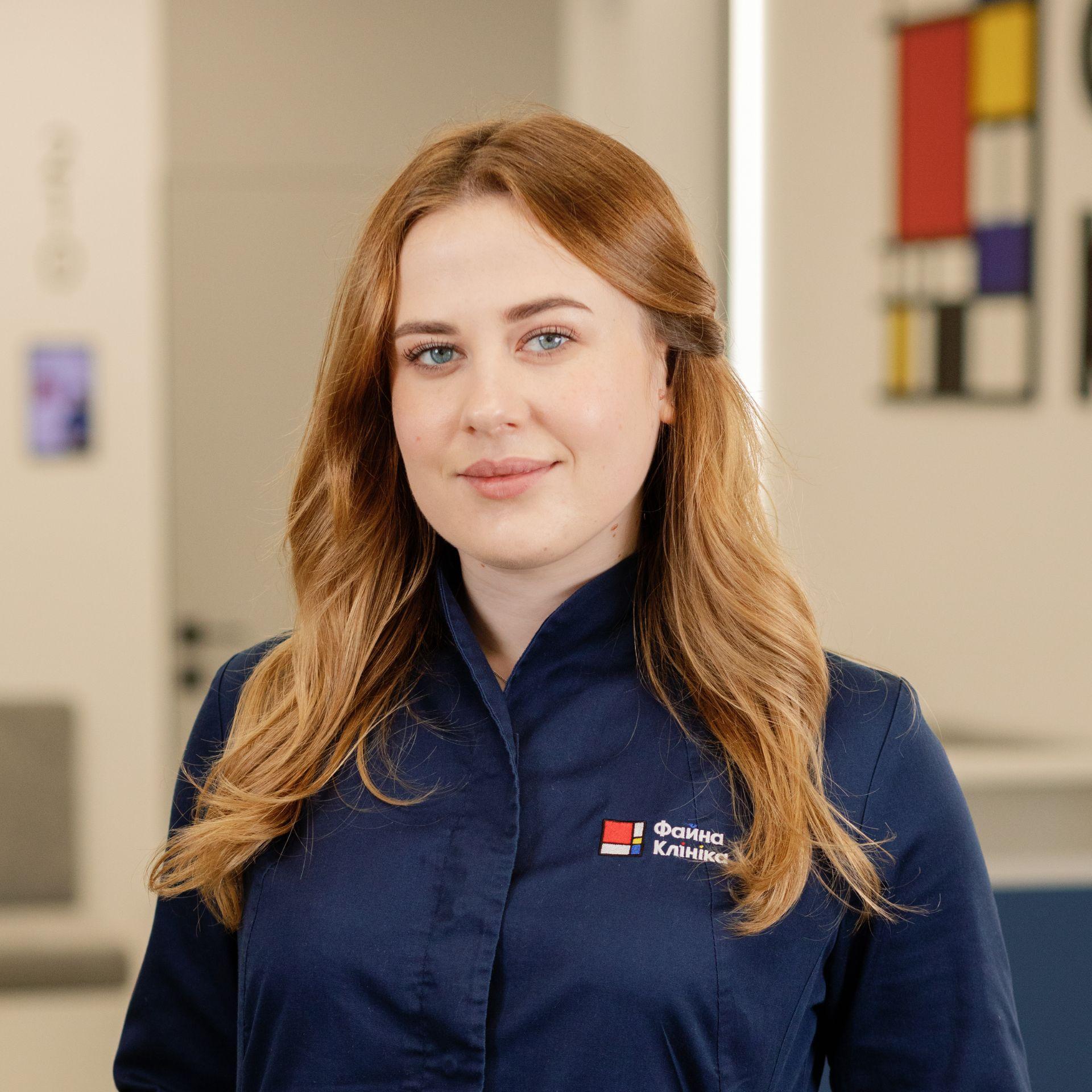 Акушер-гінеколог, лікар УЗД Яремчук Людмила Іванівна у холі Файної Клініки