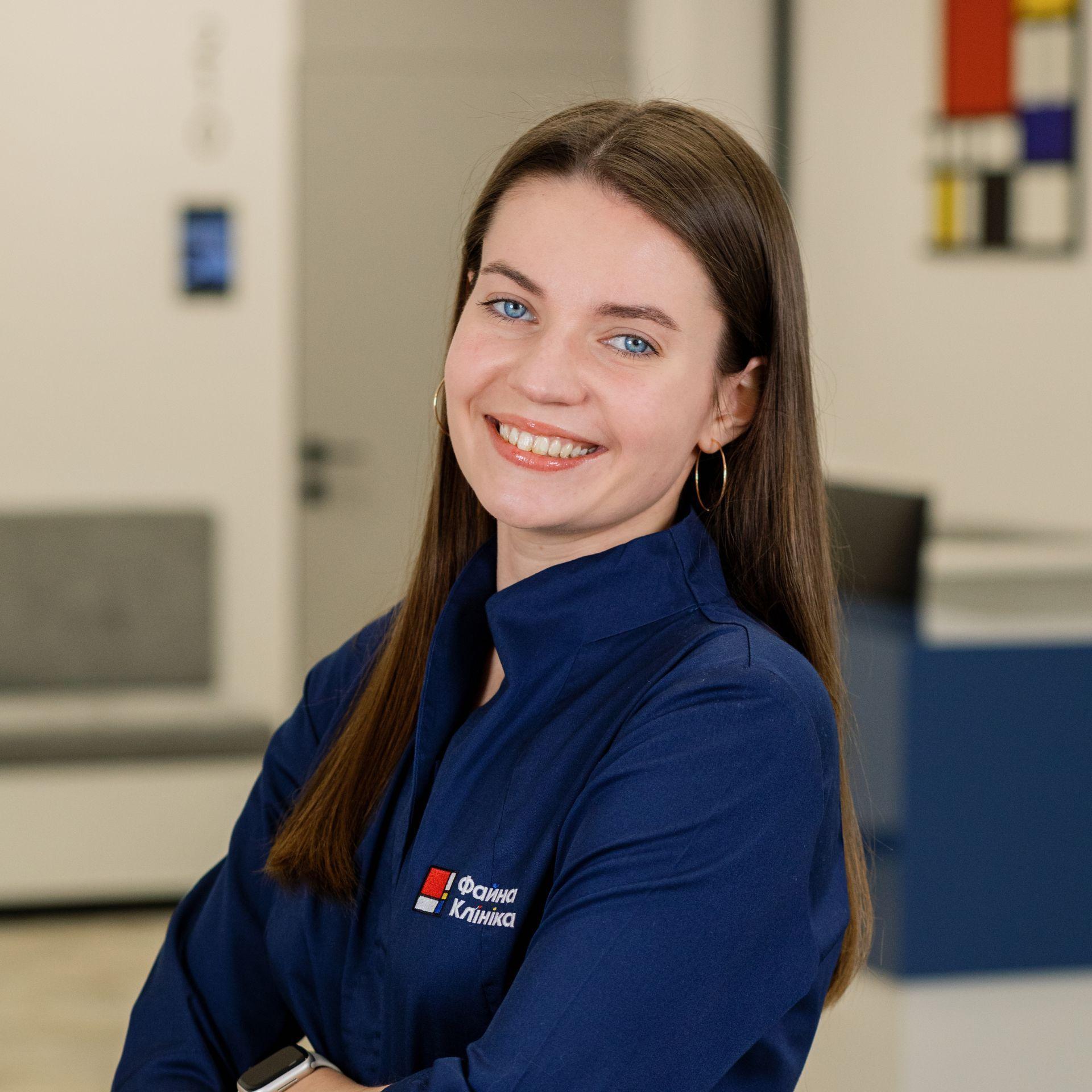 Невролог Прокопенко Юлія Олегівна у холі Файної Клініки