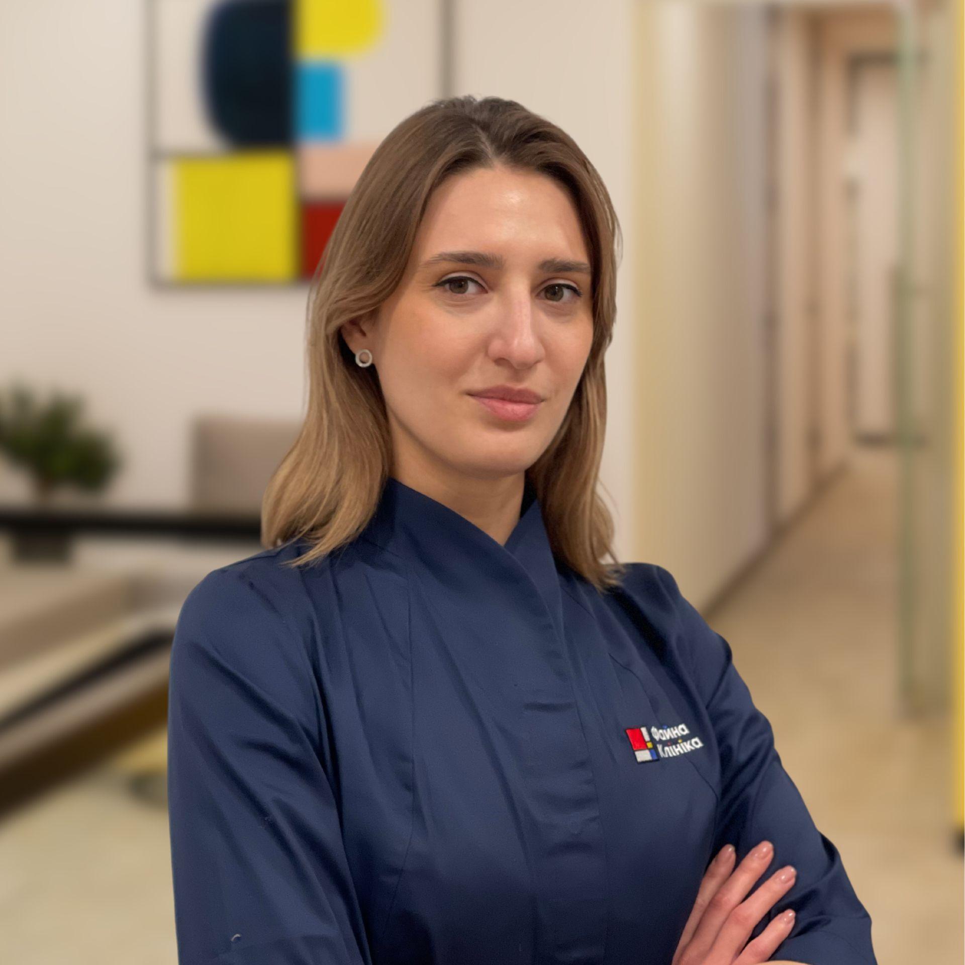 Акушер-гінеколог, мамолог Вознюк Ольга Миколаївна у холі Файної Клініки