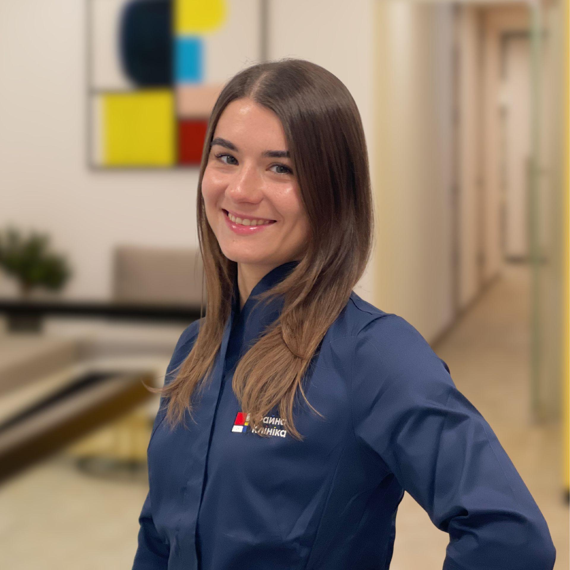 Алерголог, сімейний лікар Іваненко Олександра Назарівна у холі Файної Клініки