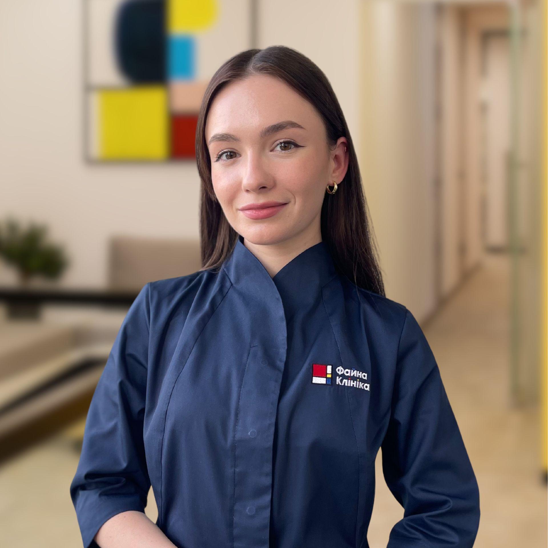 Дерматолог, трихолог Кичко Олександра Олександрівна у холі Файної Клініки