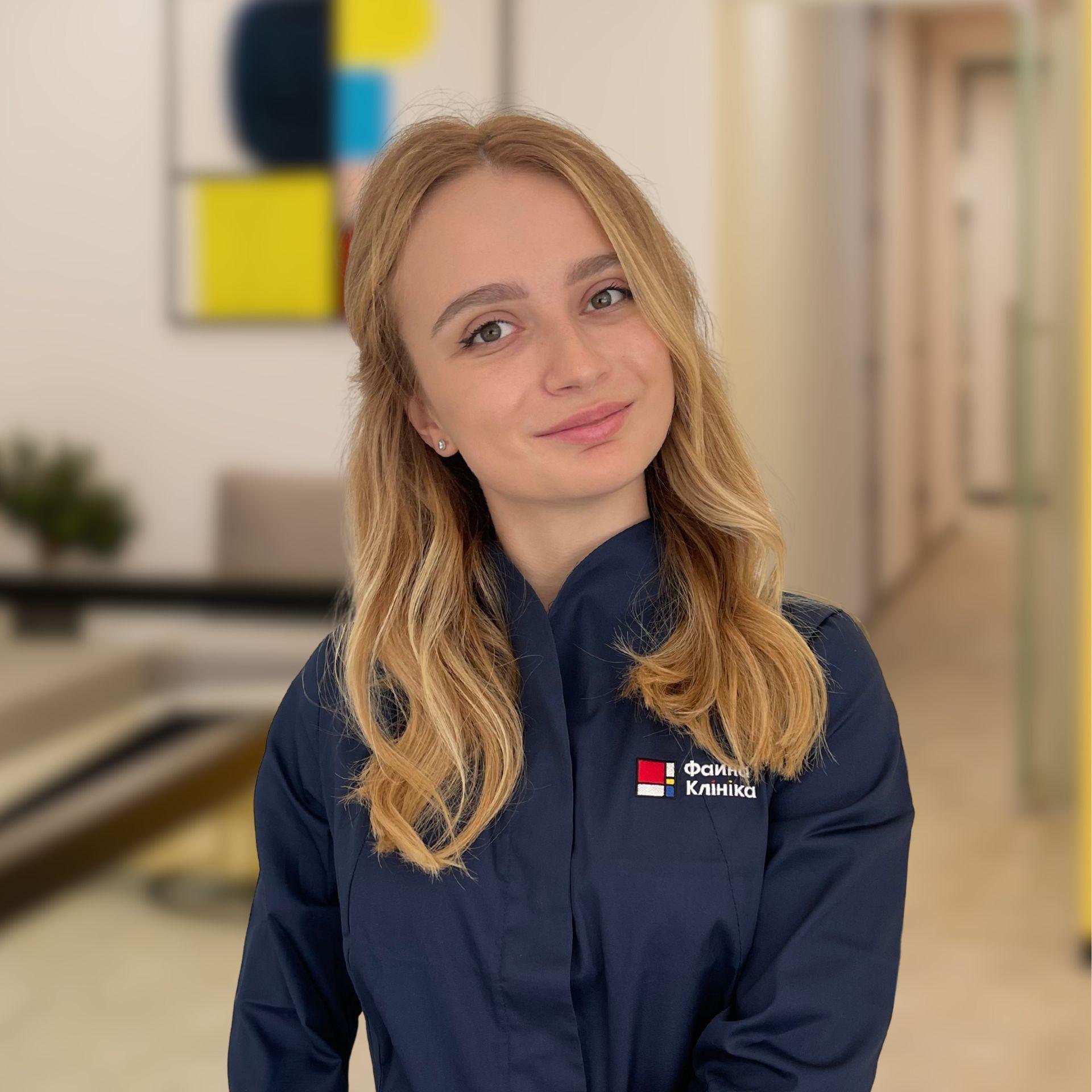 Дерматолог, трихолог Васіч Юлія Віталіївна у холі Файної Клініки