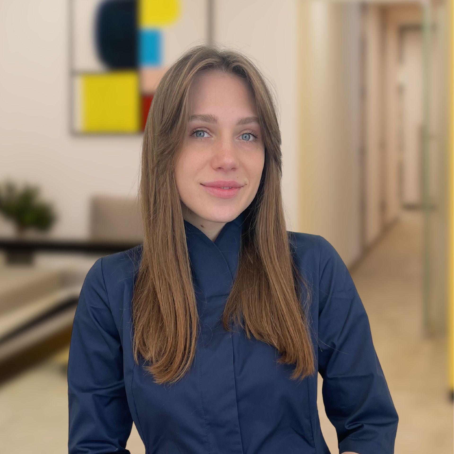 Гастроентеролог, сімейний лікар Надольська Юлія Володимирівна у холі Файної Клініки