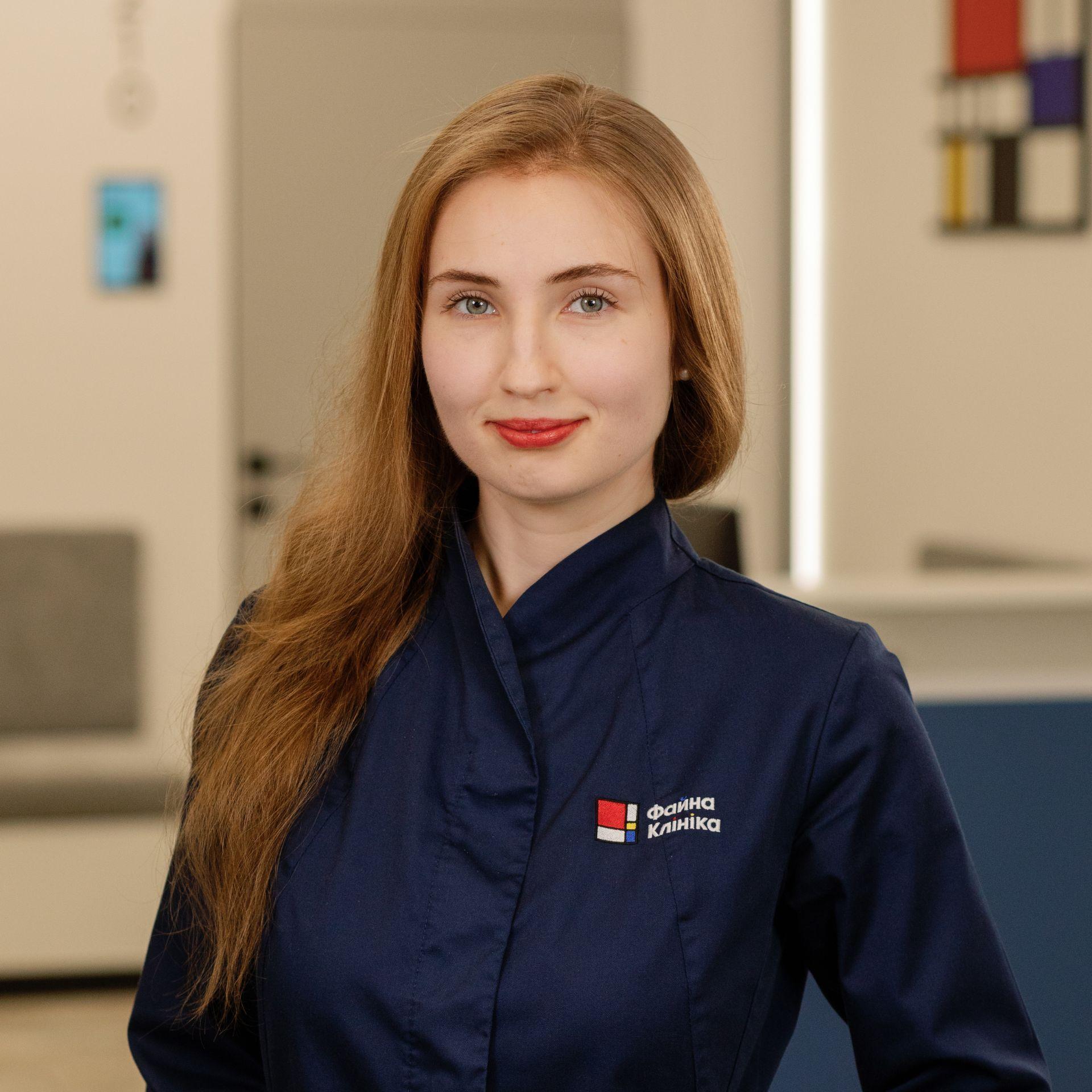 Дерматолог, трихолог Петренко Анастасія Юріївна у холі Файної Клініки