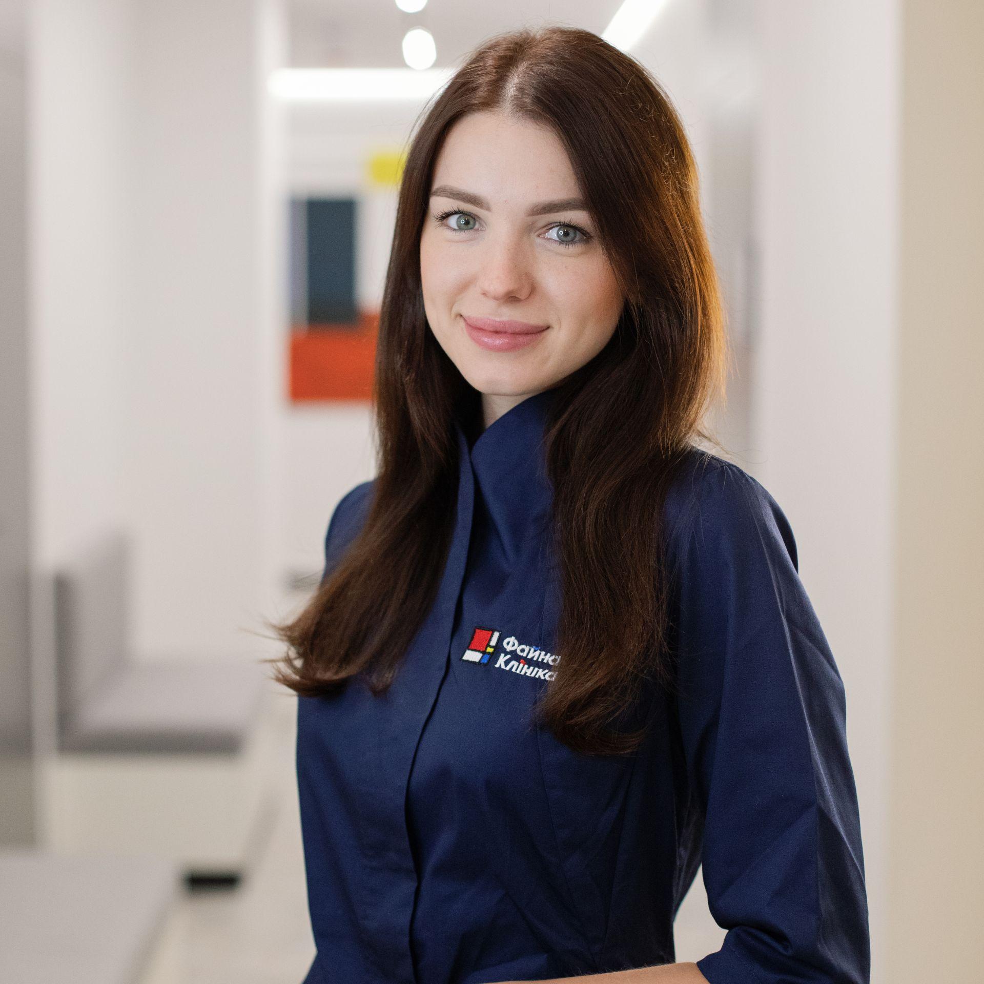 Гінеколог Чередніченко Катерина Романівна в холі Файної Клініки
