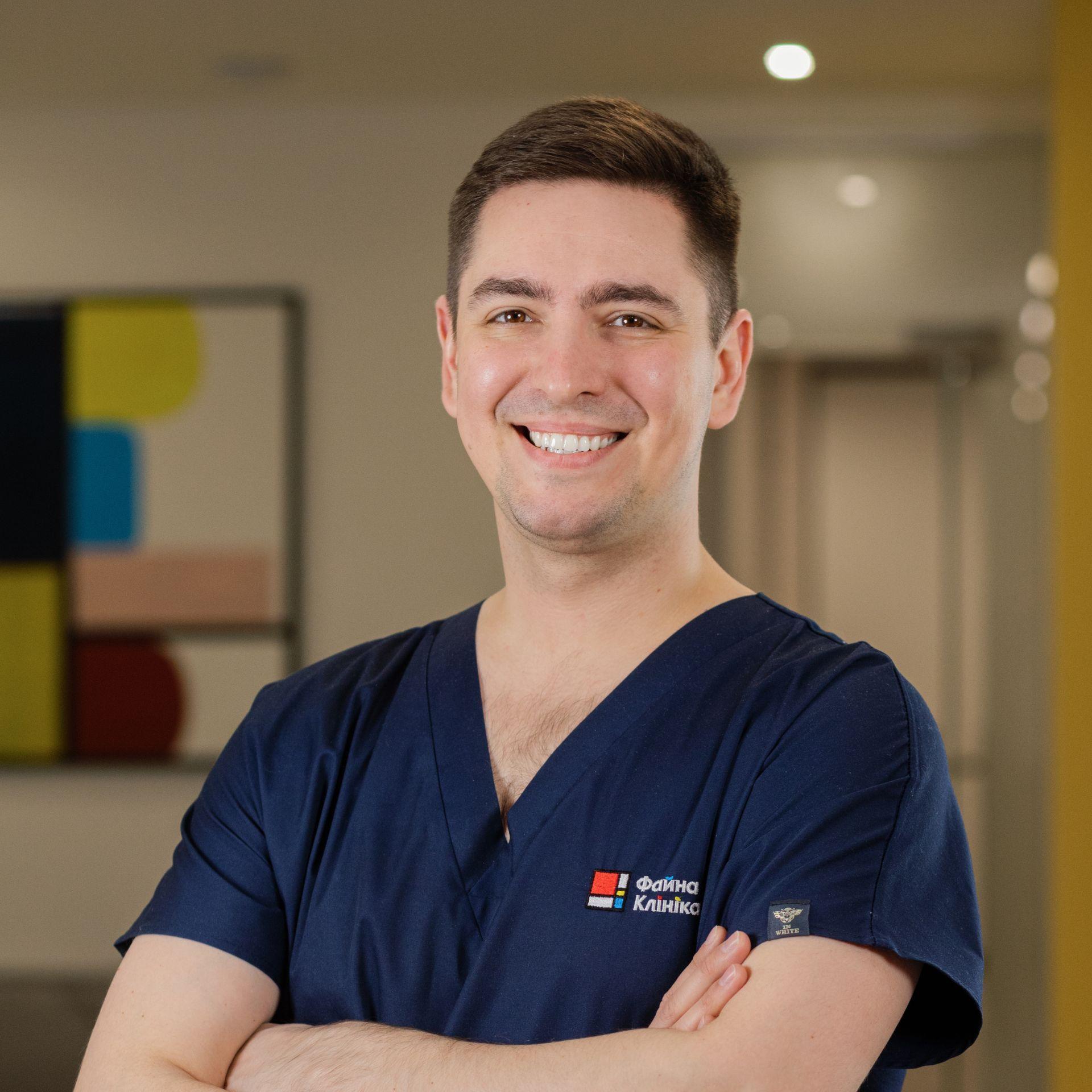 Анестезіолог Клочан Владислав Вікторович у холі Файної Клініки