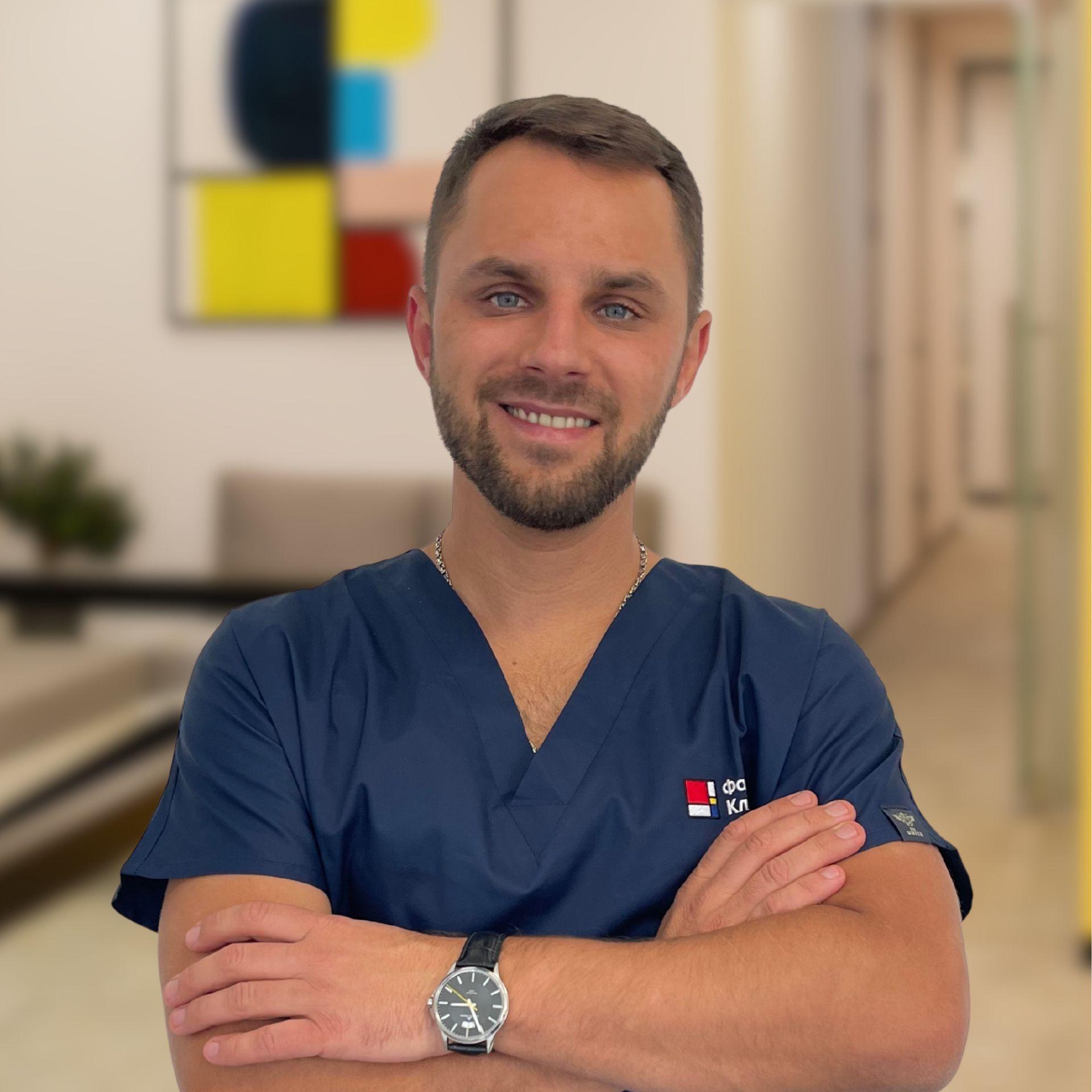 Анестезіолог Липко Руслан Васильович у холі Файної Клініки