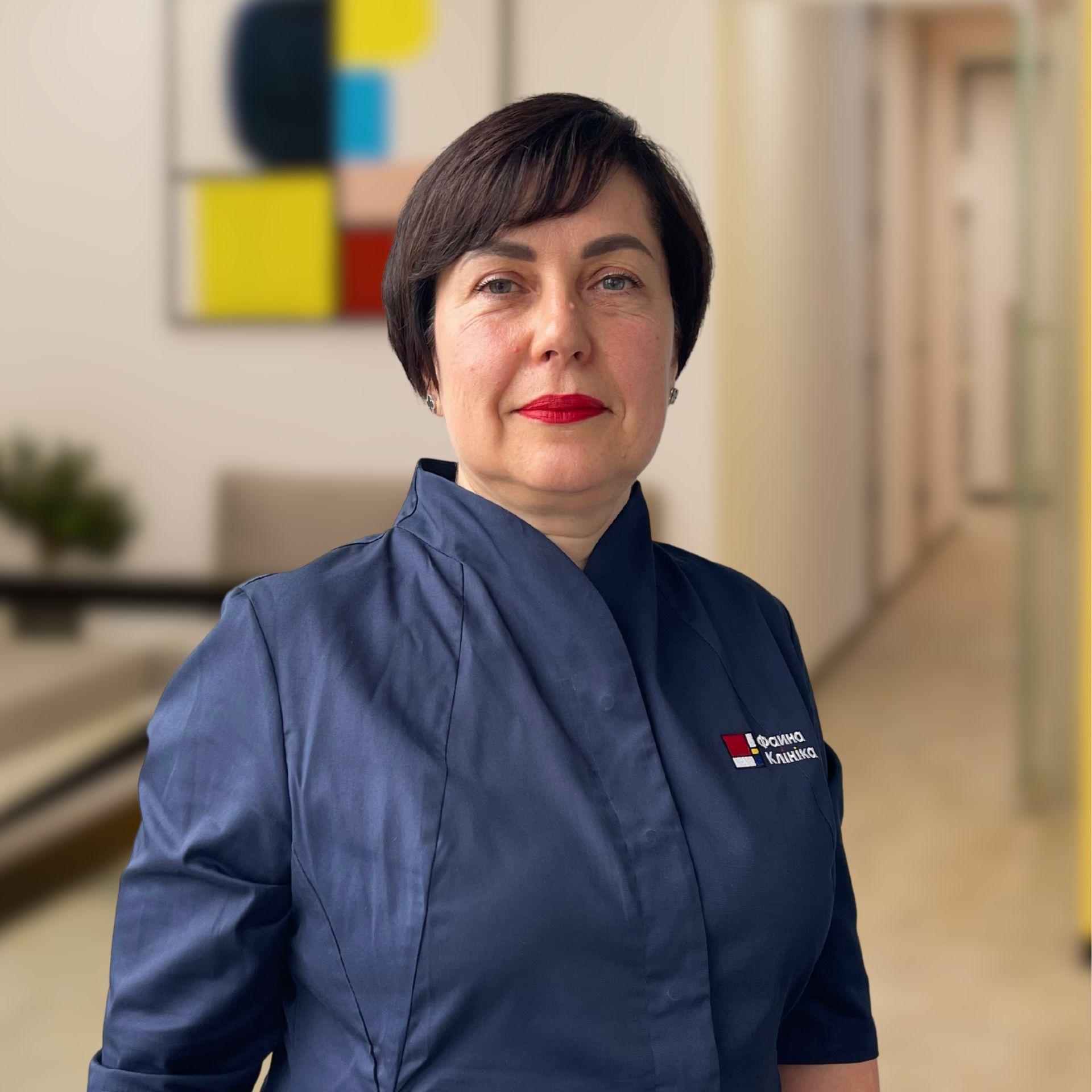 Масажист з медичною освітою, дитячий масажист Семеняк Оксана Вячеславівна у холі Файної Клініки